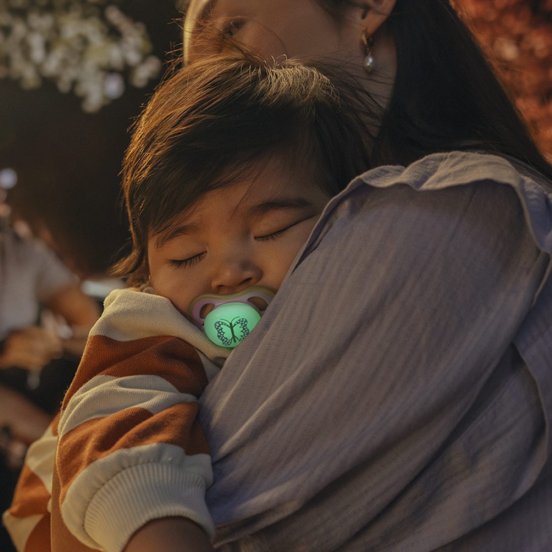 2 броя светещи в тъмното, ортодонтски силиконови залъгалки Philips AVENT SCF376/29 Ultra Air NightTime, 6-18м, с картинки, в кутия за стерилизиране от Philips Avent - изглед 3